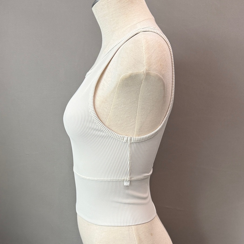 Lululemon Power Pivot Tank. Excellent condition. size 4. Cream - Picture 2 of 5